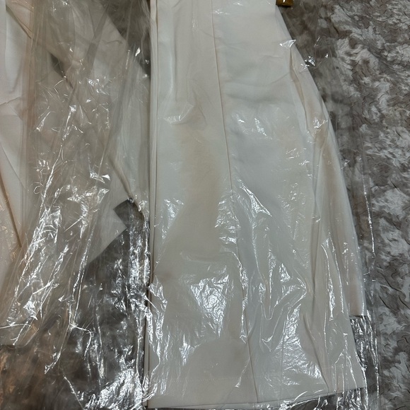 White ELAGIA Suit - Picture 3 of 3